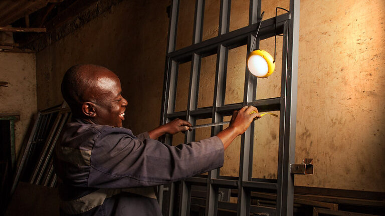 Pro 200 Solar Emergency Light 2